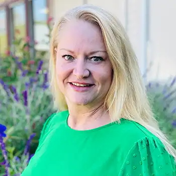 Dr. Kendra Tomcik, DC provides chiropractic care in Hayward CA